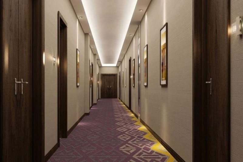 Ковровая дорожка с орнаментом в отеле
